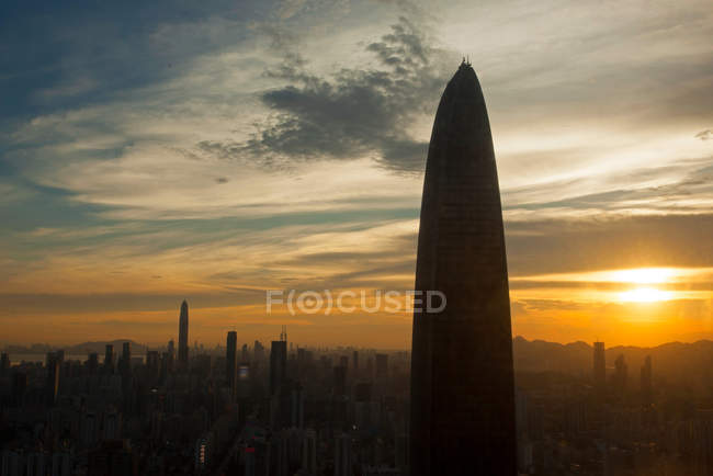 Vista aérea da paisagem urbana ao pôr do sol, Shenzhen, China — Fotografia de Stock