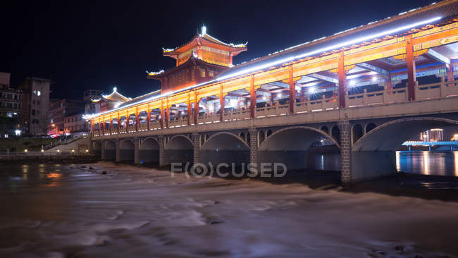 Ponte illuminato di notte, Taian, Shandong, Cina — Foto stock