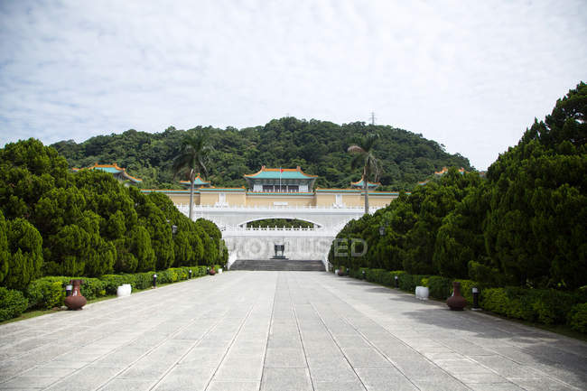 Дивовижна архітектура знаменитого імператорського палацу в Тайбеї, Тайвань — стокове фото