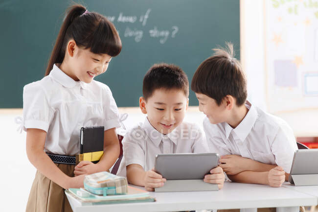 Students using digital tablet in classroom — Stock Photo
