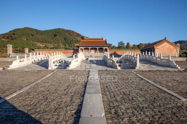 Древние гробницы восточного цина, Хуа, Хэйхэ, Китай — стоковое фото