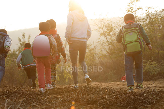 Outdoor activities for rural female teacher and students — Stock Photo