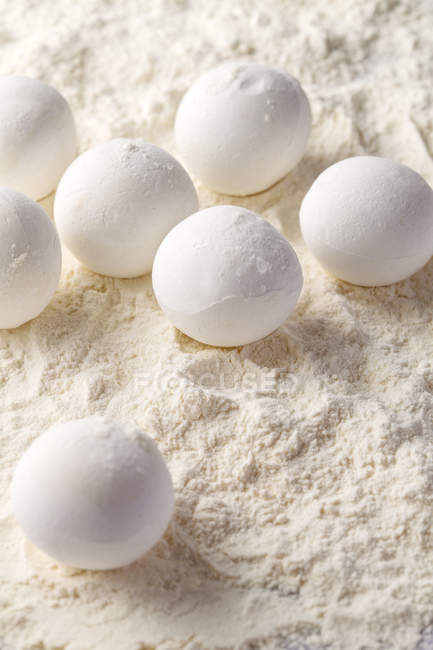 Close-up view of sweet glutinous rice balls in flour — Stock Photo