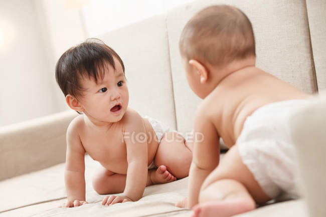 Two adorable happy asian babies playing together — Stock Photo