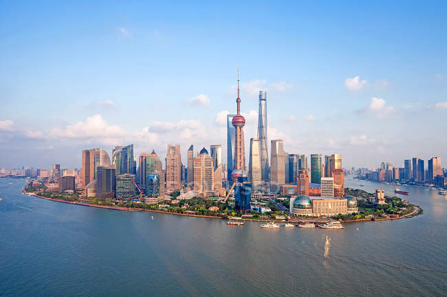 Сучасна архітектура та міський пейзаж Шанхая, Шанхай, Китай — стокове фото