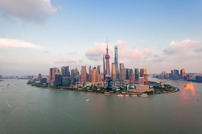 Arquitectura moderna y paisaje urbano de Shanghai, Shanghái, China - foto de stock