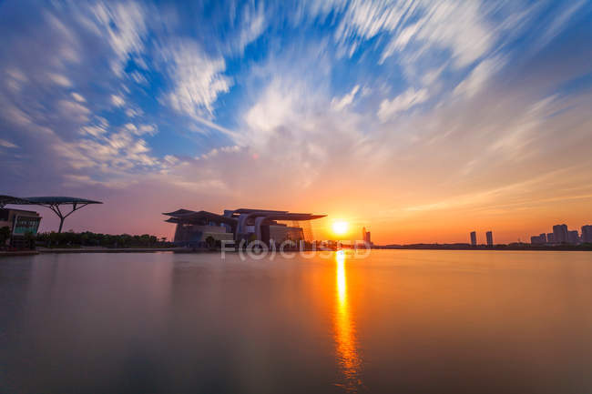 Wuxi Grand Theatre al tramonto, Provincia di Jiangsu, Cina — Foto stock