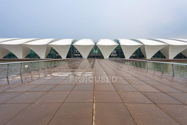 Moderne Architektur des Shanghai orientalischen Sportzentrums, China — Stockfoto