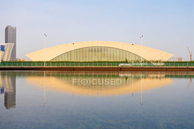 Arquitetura moderna de Shanghai Oriental Sports Center, China — Fotografia de Stock