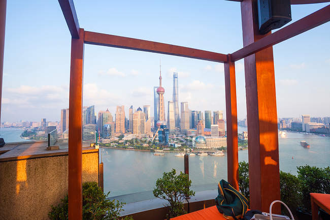 Shanghai paesaggio urbano con architettura moderna — Foto stock