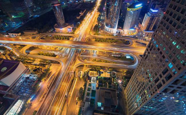Bâtiment CBD scène nocturne à Pékin, vue aérienne du paysage urbain — Photo de stock