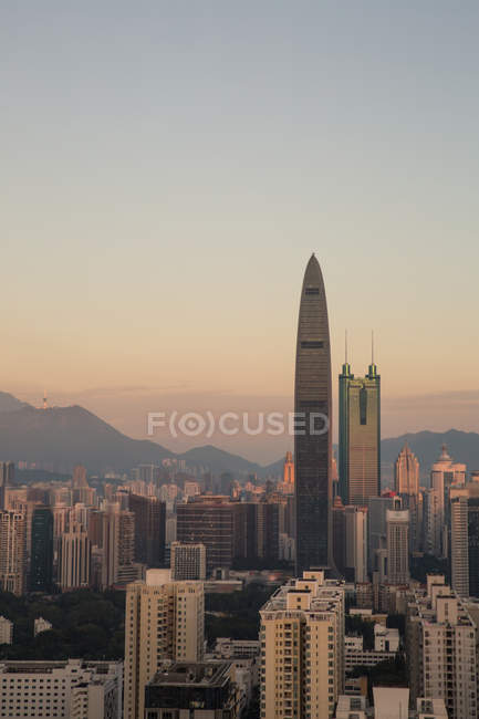 Städtische Architektur der Stadt Shenzhen bei Sonnenaufgang, Provinz Guangdong, China — Stockfoto