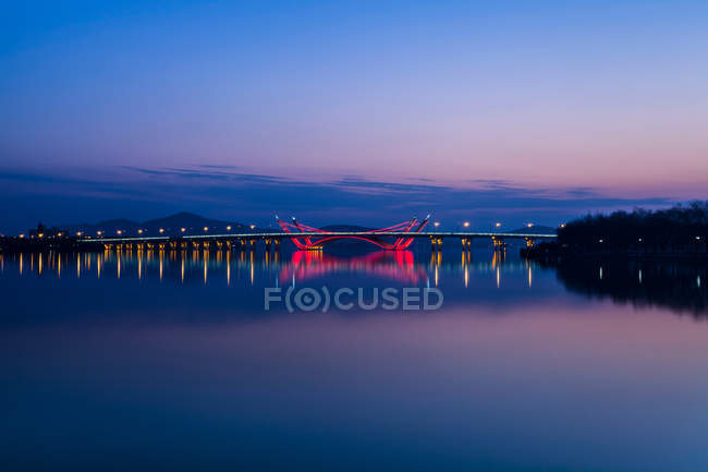 Bela vista do Lago Wuxi e ponte na província de Jiangsu, China — Fotografia de Stock