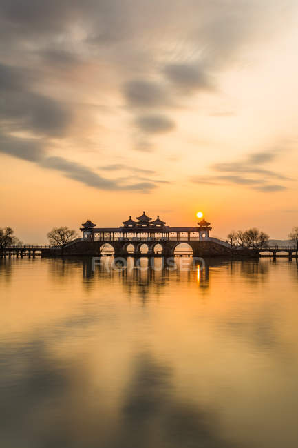 Incrível vista do pôr do sol em Taihu, Wuxi, província de Jiangsu, China — Fotografia de Stock