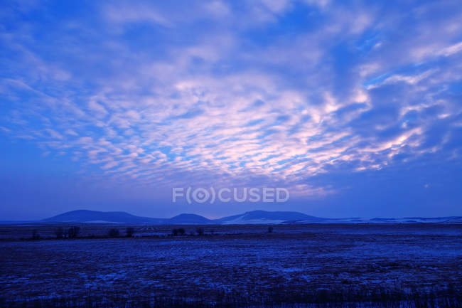 Vista nocturna de Hulun Buir Grassland, Mongolia Interior - foto de stock