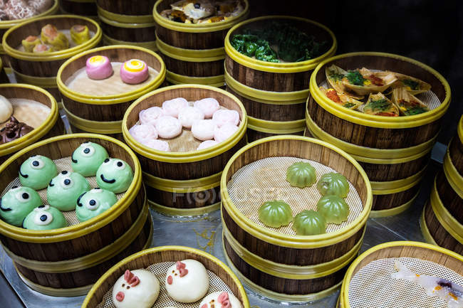 Shanghai caractéristiques collations dans des conteneurs, East Asian Culture concept — Photo de stock