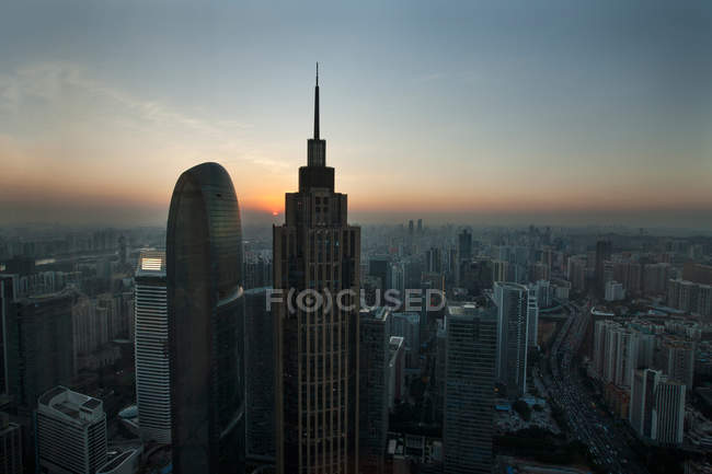 Vista aérea de edifícios da cidade de Guangzhou na província de Guangdong, China — Fotografia de Stock