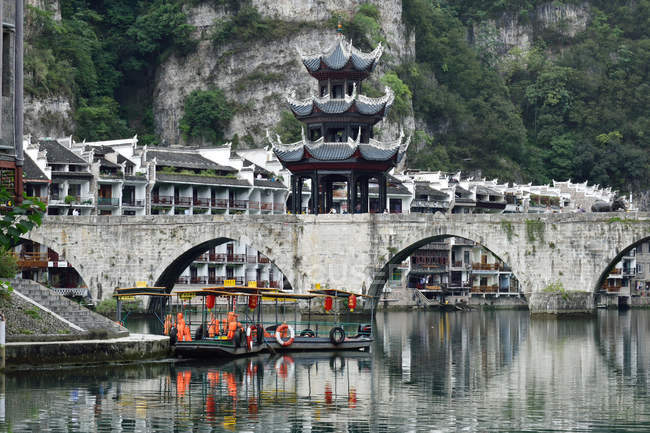 Antigua ciudad de Zhenyuan, provincia de Guizhou, China - foto de stock