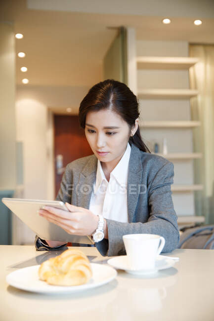Young women has a breakfast — Stock Photo