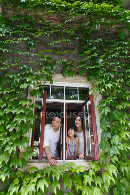 The low carbon life of a happy family — Stock Photo