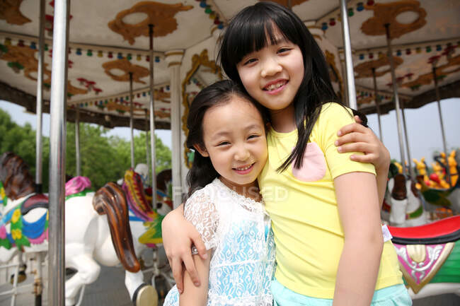 Two girls at amusement park — Stock Photo