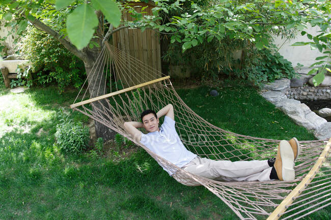 Casual young men lying in a hammock — Stock Photo