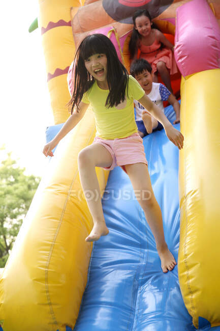 Children at amusement park — Stock Photo