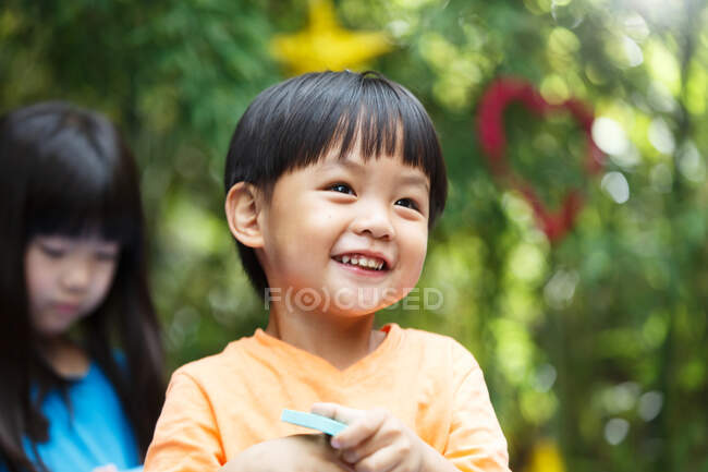 Lovely children are playing outside — Stock Photo