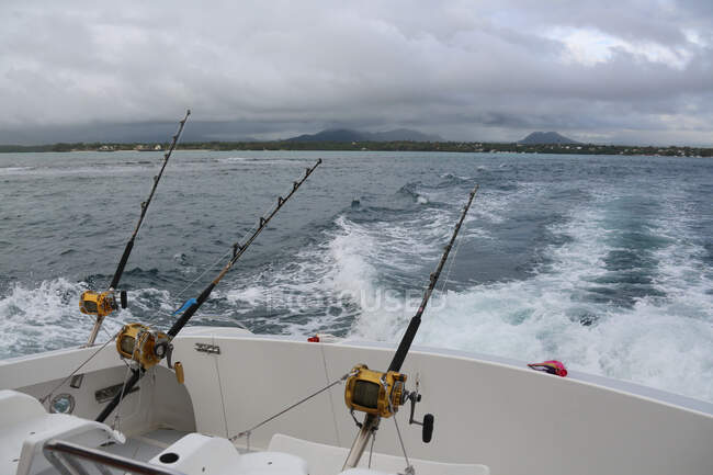Canne à pêche sur yacht — Photo de stock