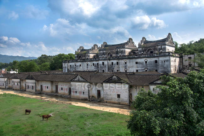 Гуандун провинции Цинъюань Яншань святилище и древние здания — стоковое фото