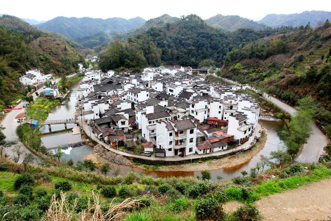 Vista aérea del pueblo de Crisantemo, Wuyuan, provincia de Jiangxi - foto de stock