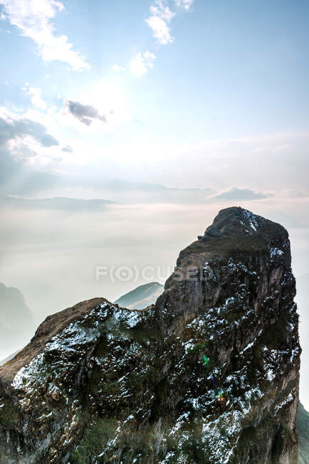 Erstaunliche Berglandschaft mit Yunnan-Schlucht-Landschaft, China — Stockfoto
