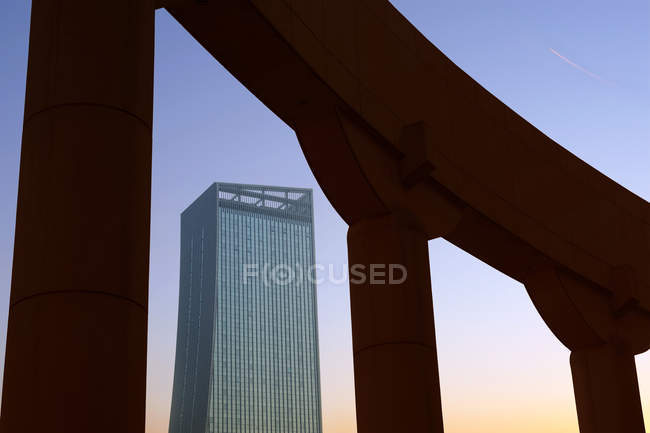 Modernes urbanes Stadtbild mit Wolkenkratzer in Xian, Shaanxi, China — Stockfoto