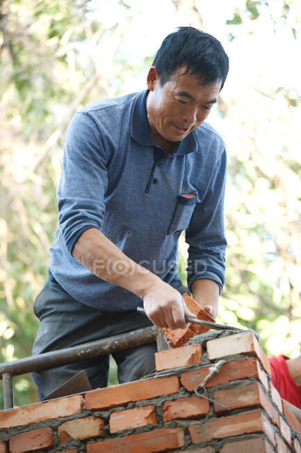 Bricklayers at construction site — Stock Photo