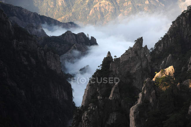 Paisagem incrível com cênica Monte Huangshan, província de anhui, china — Fotografia de Stock