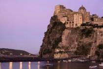 Арагонский замок, остров Искья, Кампания, Италия, Европа. — стоковое фото
