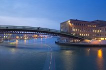 Calatrava-Brücke in der Nacht, Venedig, Venetien, Italien, Europa — Stockfoto
