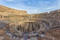 O Coliseu ou Coliseu, também conhecido como Anfiteatro Flaviano, Fórum Romano, Roma, Lácio, Itália, Europa — Fotografia de Stock