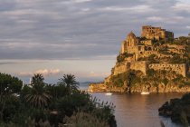 Арагонский замок, остров Искья, Кампания, Италия, Европа — стоковое фото