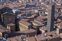Paisaje urbano desde la torre Asinelli, Bolonia, Emilia Romaña, Italia - foto de stock