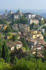 Vue sur la ville haute, Bergame, Lombardie, Italie — Photo de stock