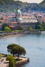 Como paisaje urbano y su lago, Lombardía, Italia, Europa - foto de stock