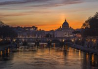 The St. Peter Basilica at sunset, Vatican City, Rome, Lazio, Italy — Stock Photo