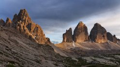 Tre cime di Lavaredo, Dolomitas, Alpes orientales, Trentino-Alto Adigel, Italia - foto de stock