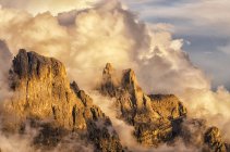 Pale di San Martino (Dolomitas) vistas desde Cavallazza, Rolle pass, Trentino, Italia - foto de stock