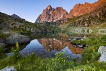 Sommersonnenaufgang am Superiore See, crissolo, Potal, Piemont, Italien — Stockfoto
