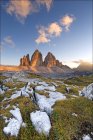 Drei Zinnen на захід сонця, район Больцано, Трентіно-Альто-Адідже, Доломітові Альпи, Італія — стокове фото