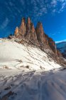 Las torres del Vajolet en invierno, en un hermoso día soleado frío, Trentino-Alto Adigio, Italia - foto de stock