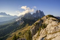 Uma vista para Cadini di Misurina vista da Croda di Ciampoduro, perto da cabana alpina Citt di Carpi, Dolomites, Auronzo di Cadore, Veneto, Itália — Fotografia de Stock