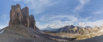 Panoramic view from Forcella Lavaredo with Tre Cime on the left side, In the background the Antonio Locatelli- S. INNERKOFLER refuge, Tre cime di Lavaredo, Dolomites, eastern Alps, Trentino-Alto Adige, Italy — Stock Photo